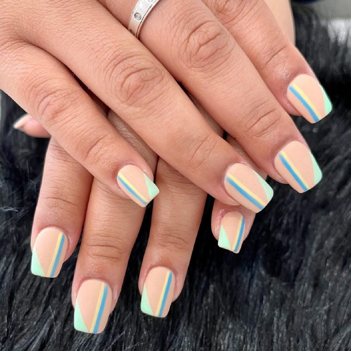pastel-striped-nails
