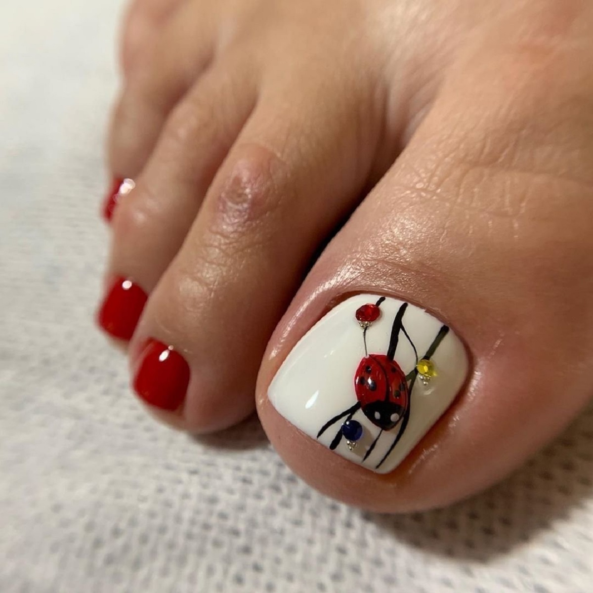Lady Bug Toes 