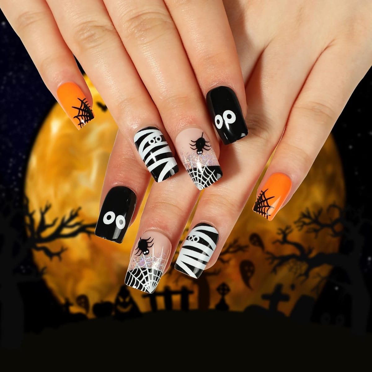 Mummy Halloween Nails