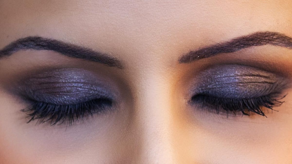 Purple Smokey Shadow With Smudge Line