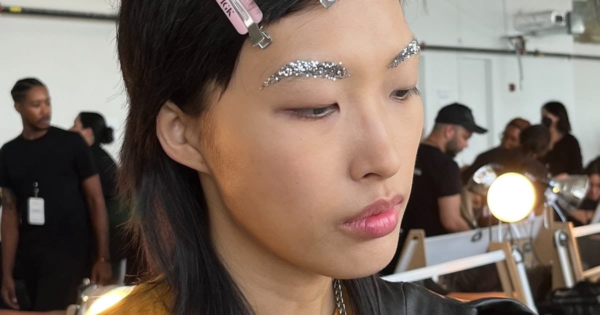 Glitter brows