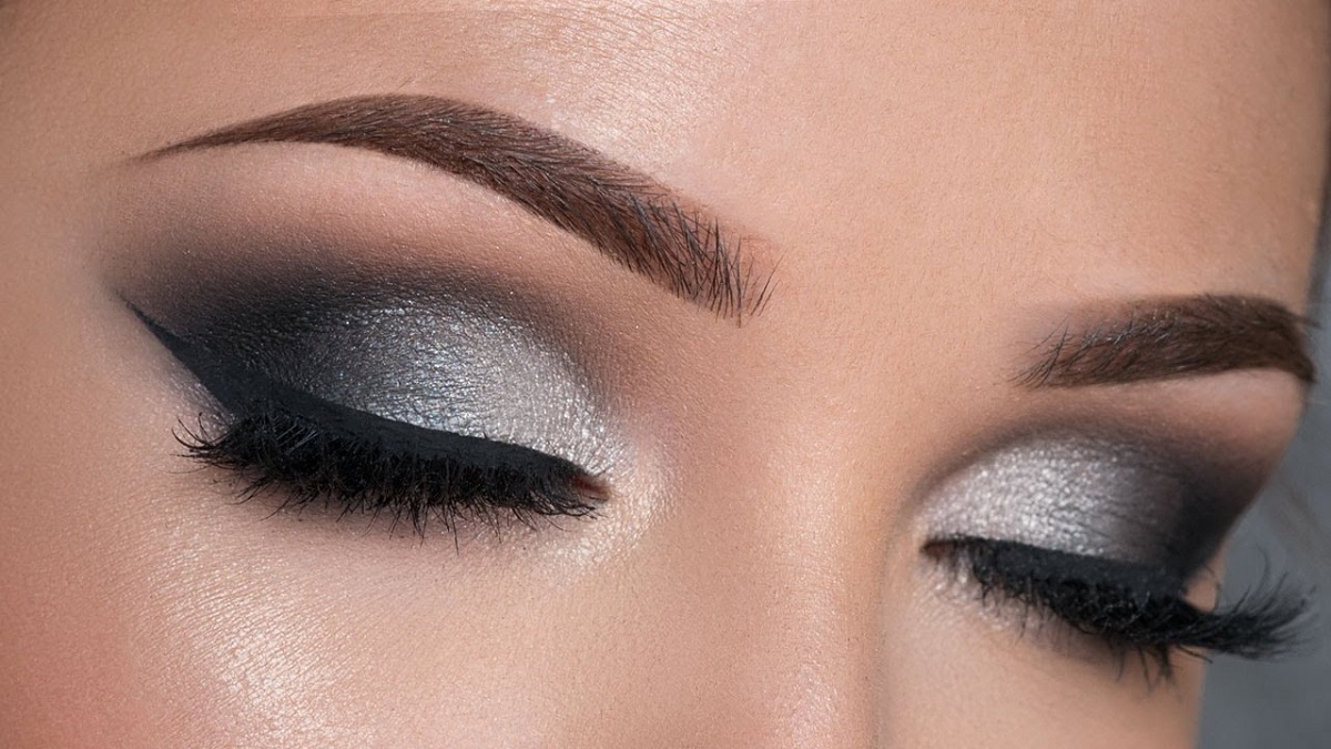 Silver Smokey Eye Makeup
