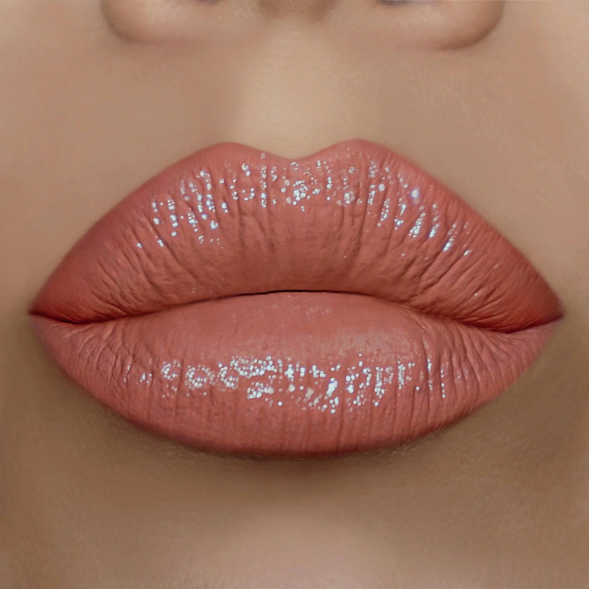 Volumizing lipstick