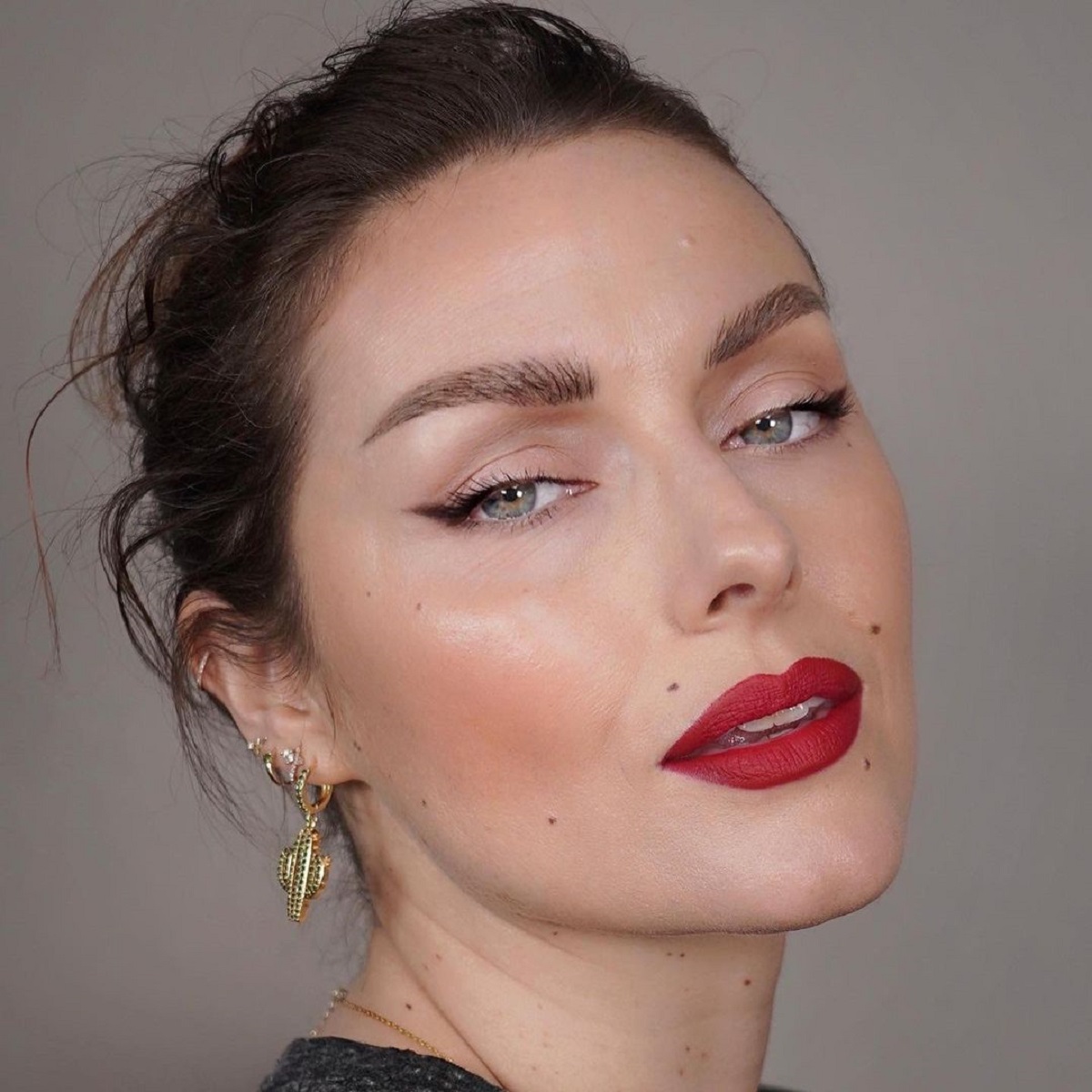 Reverse Cat-Eye and Red Lips