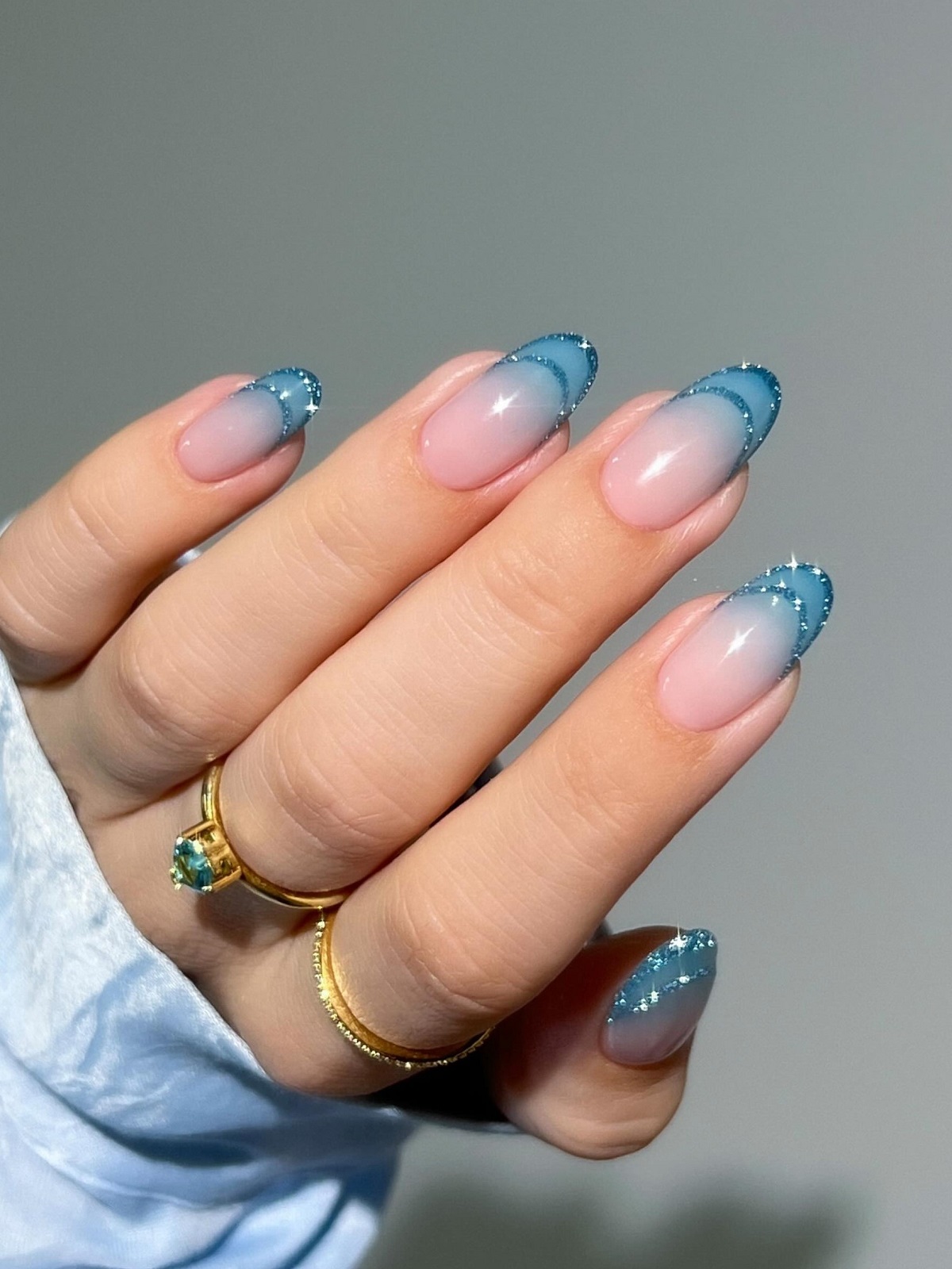 Glittery Ombre Blue French Manicure Outline