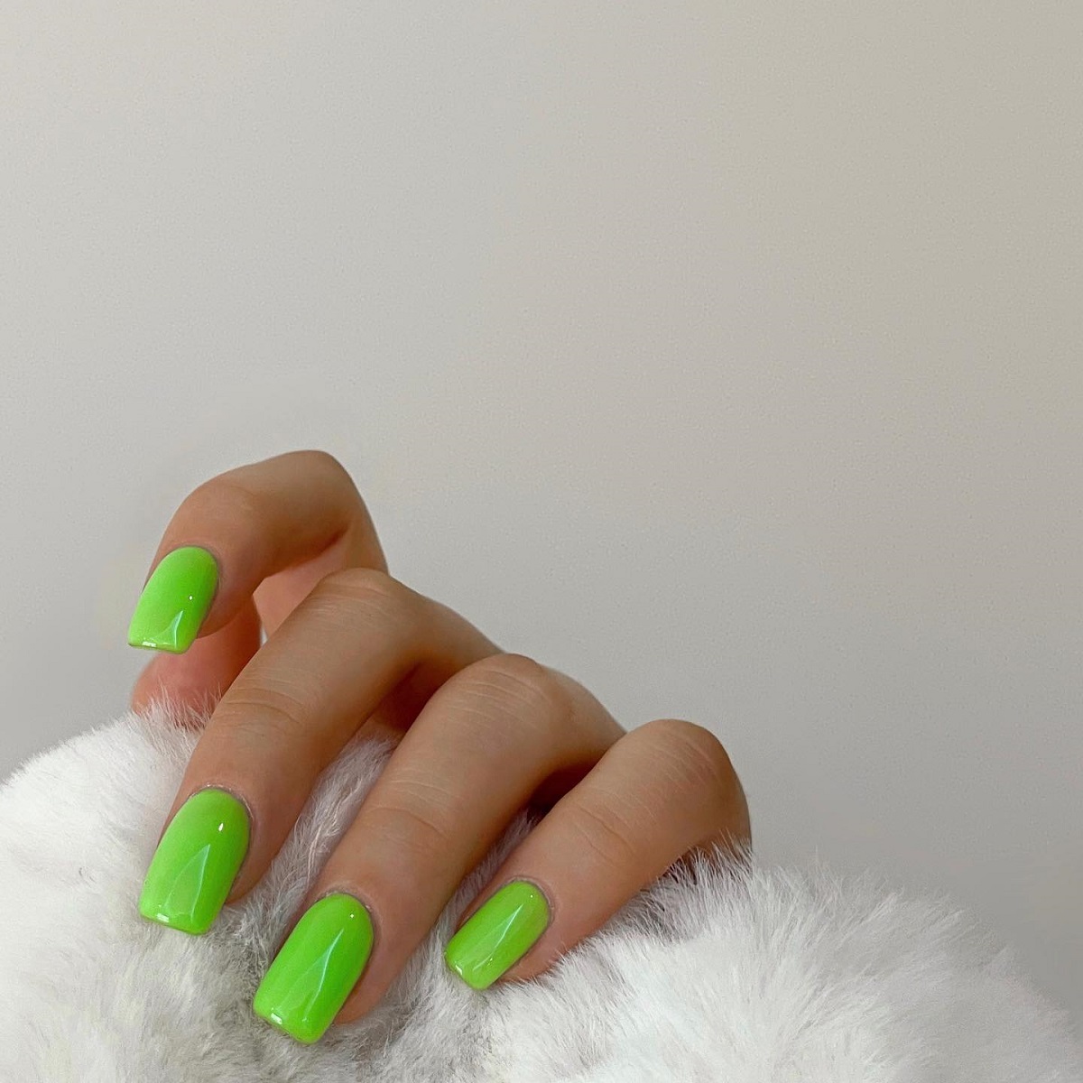 Bright-Green Summer Nails