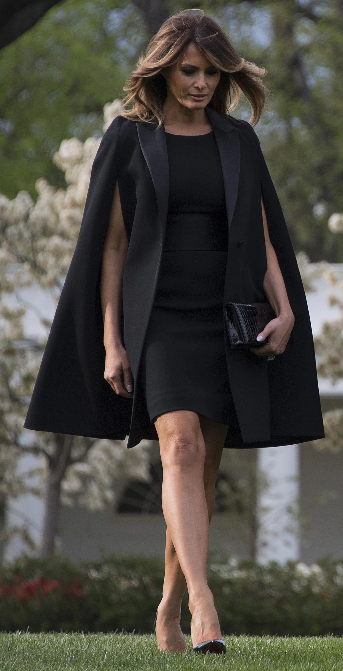 Black Cape Dress At Mount Vernon (2019)