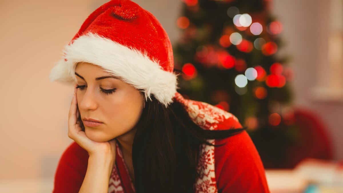 girl wear Christmas hat