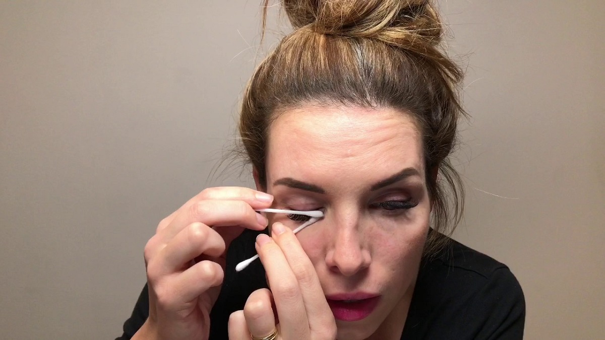 Removing Eyelash Extensions