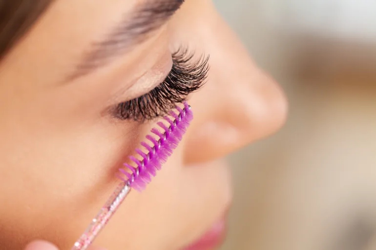 Homemade Serum for Long Eyelashes and Thick Eyebrows