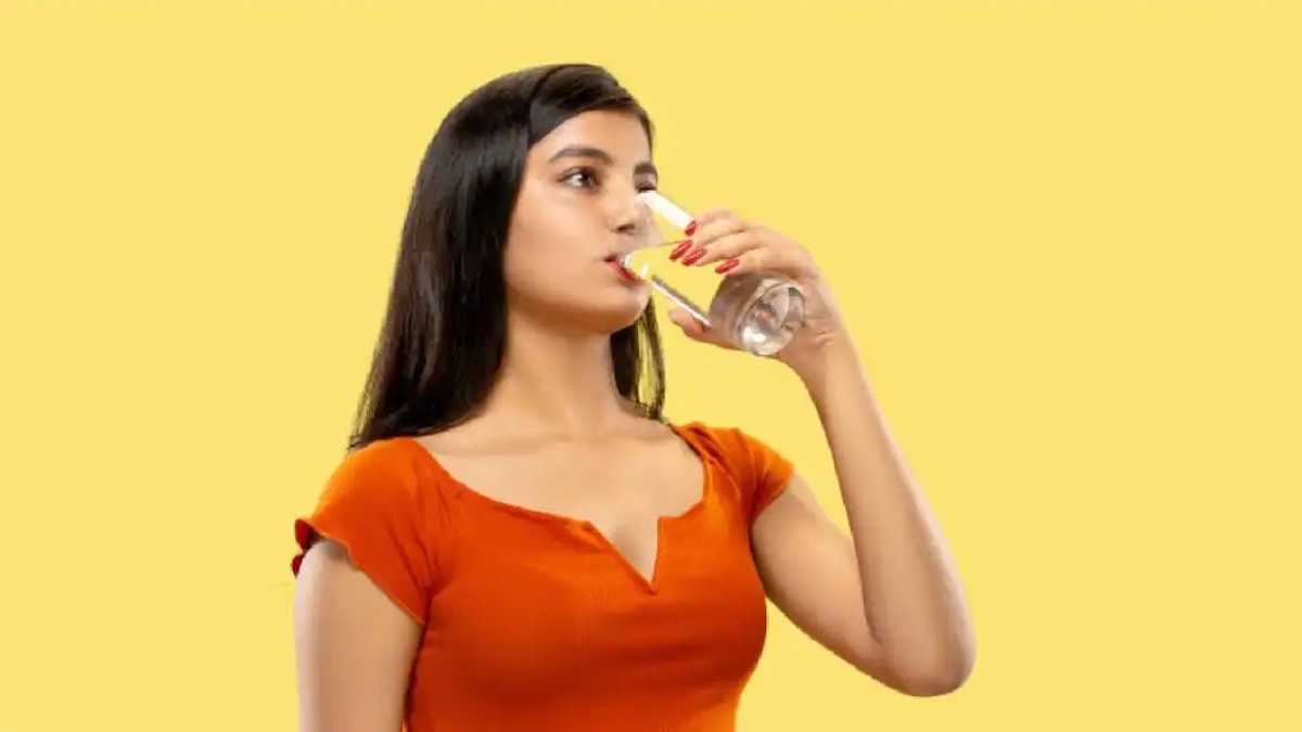 Drinking water after eating fruits